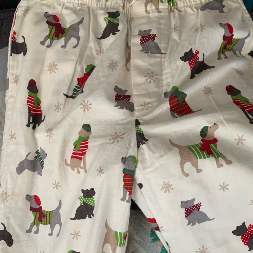 The Company Store Soft White Cotton  with dog print. Pajama Pants, M